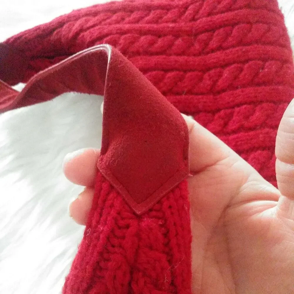 GAP Red Cable Knit Lambswool Hobo Shoulder Bag Suede Strap Toggle Y2K Vintage